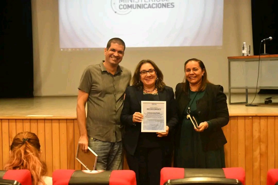 En acto central del MiNCOM por el Día de la Ciencia Cubana reconocen a la Directora de Innovación y Sistema de Gestión  de la DVLS de <a href="/ETECSA/">ETECSA</a> por su aporte en la búsqueda de  soluciones a los problemas que se presentan en los procesos de la DVLS. #EtecsaConCuba
