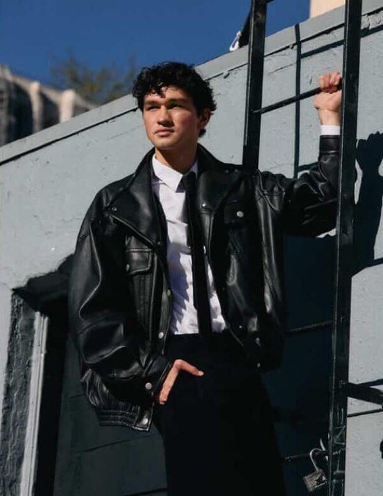 itchycstellan's tweet image. esse charlie ray bushnell se acha o gostosão, não é??
pois eu tbm acho, meus parabéns!