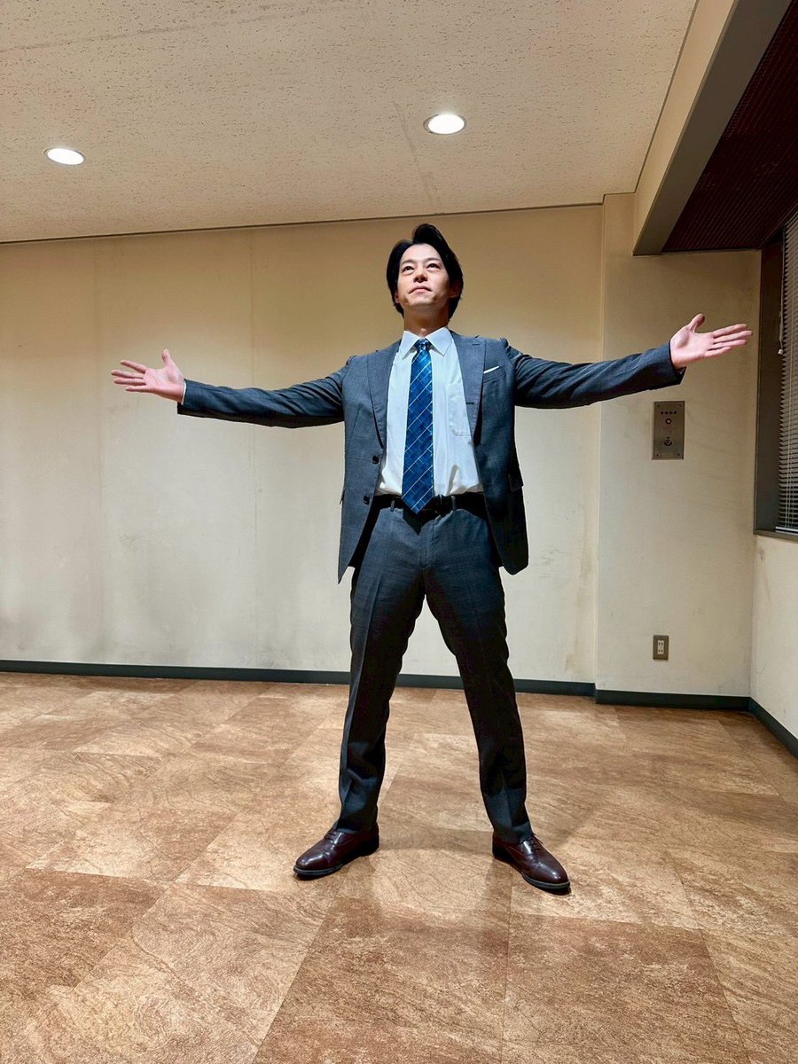 本日、新たに歳を重ねる事ができました🙇🏻‍♂️

支えてくださってる皆様…
応援してくださる皆様…
本当にありがとうございます！！

そして僕を産み育ててくれた両親へ…
ありがとうございます！！

1人の人間として、俳優として、成長できる様に日々精進して参ります。