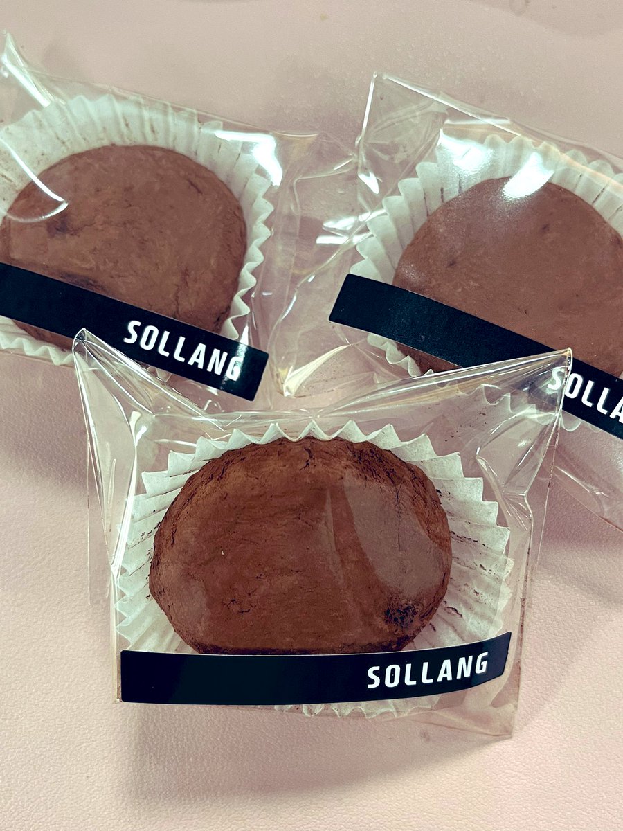 cherryplan2's tweet image. 출근하다가 두쫀쿠 3개를 획득햇어요!!!
여기서 파는지 몰랐는데
우연히 알게됏아요
이제 매일 살거같아요 🫢