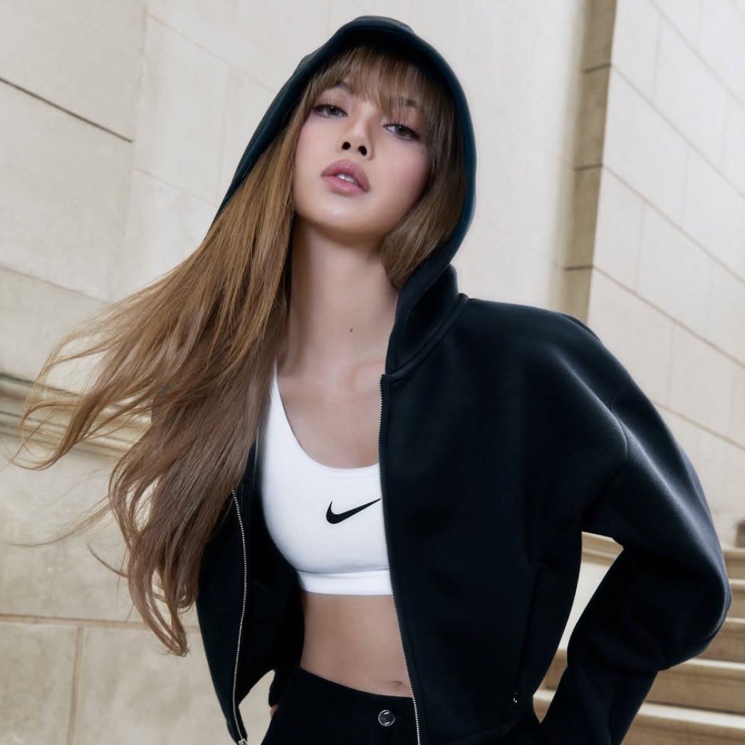 hourly lisa tweet media