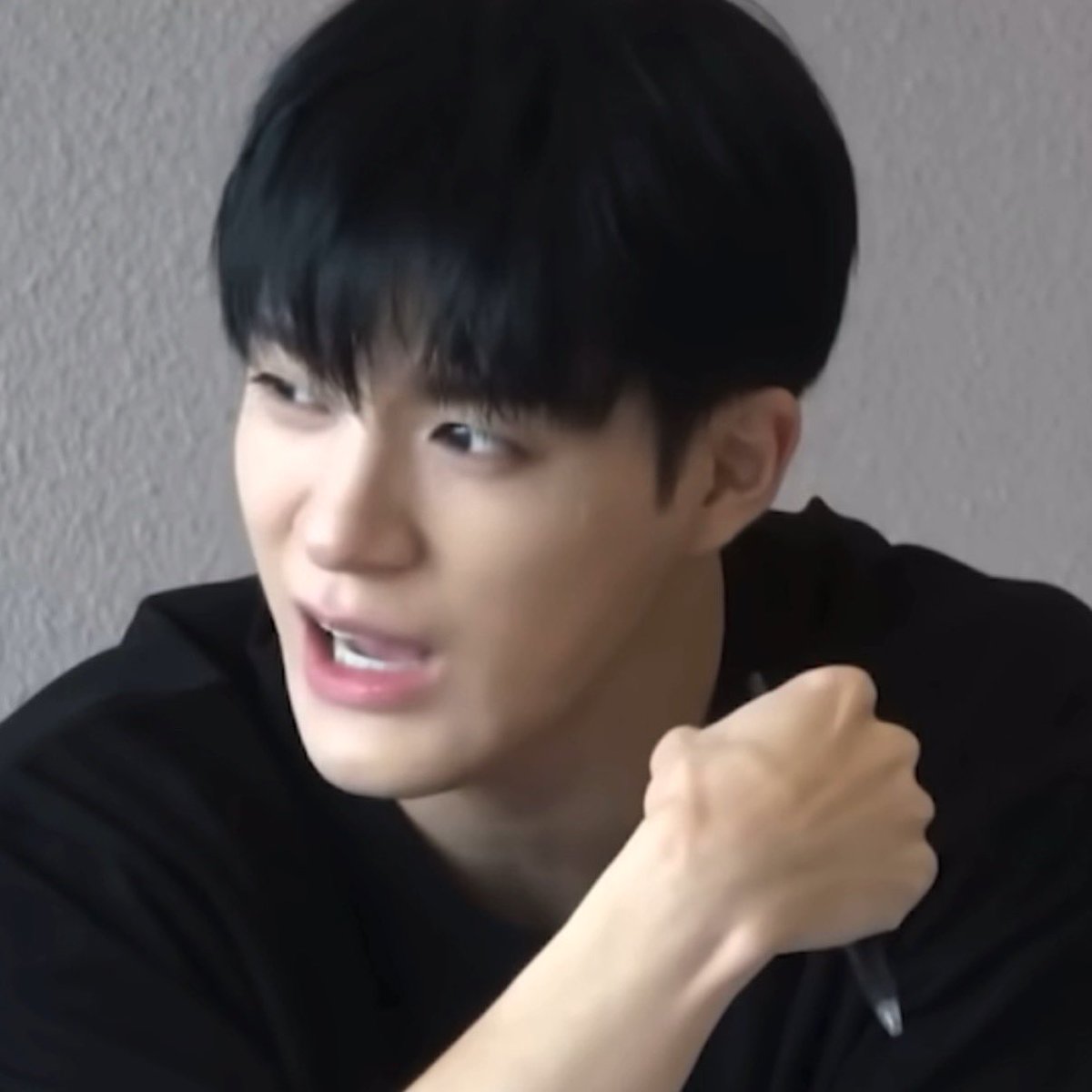 sweet2jj's tweet image. 누가 제노 목욕 두번 시켰냐
우리 제노 지금 개빡침