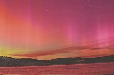 RonallChersan's tweet image. 😍 แสงเหนือรอบนี้เห็นไกลถึงประเทศจีน

🌌มีการพบเห็นแสงเหนือที่หมู่บ้านเป่ยจี้ เมืองโม่เหอ มณฑลเฮยหลงเจียงของจีนอย่างน้อย 2 คืนติดแล้ว

เมื่อคืนนักท่องเที่ยวไปรอชมท่ามกลางอุณหภูมิ -30 องศาเซลเซียส และได้เห็นกันสมใจ

📸 :CCTV