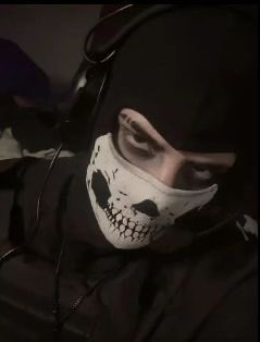 poping390's tweet image. 헌터아이즈 복면남(Hunter-eyes balaclava) 이 좋다…

헌터 아이즈란… 남성 호르몬 가득한 섹시한 포식자같은 눈이라는 뜻으로  
깊게 들어간 눈 
아몬드형 눈모양 눈 
윗꺼풀이 거의 보이지 않고 
공막이 거의 보이지 않는 눈을 말한다.
날카로워 보이며 위험한 분위기가 좋다 ..