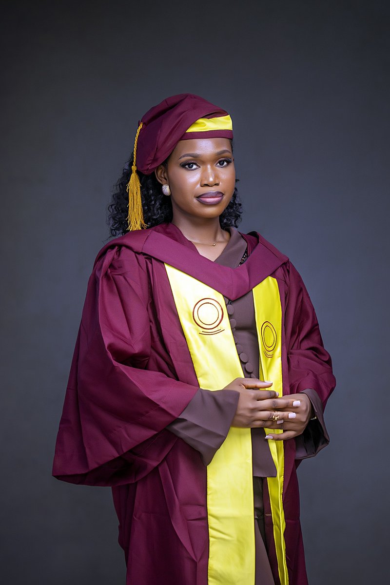 So_fisticated's tweet photo. 11 years after secondary school, I earned my first degree.Maddest plot twist ever.
OND Computer science 2014-2017.
Started BSc 2018,COVID,ASUU strikes &amp; UNILAG slow calendar delayed it, but I did not give up🥹I became resilient.
Finished with Second Class Hons (Upper Division). https://t.co/TmR4HOXLhS