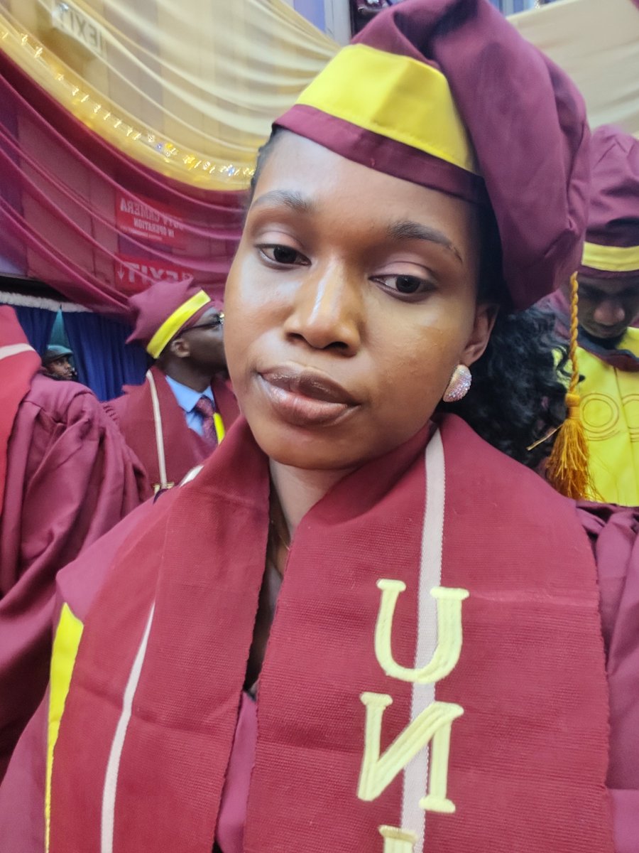 So_fisticated's tweet photo. 11 years after secondary school, I earned my first degree.Maddest plot twist ever.
OND Computer science 2014-2017.
Started BSc 2018,COVID,ASUU strikes &amp; UNILAG slow calendar delayed it, but I did not give up🥹I became resilient.
Finished with Second Class Hons (Upper Division). https://t.co/TmR4HOXLhS