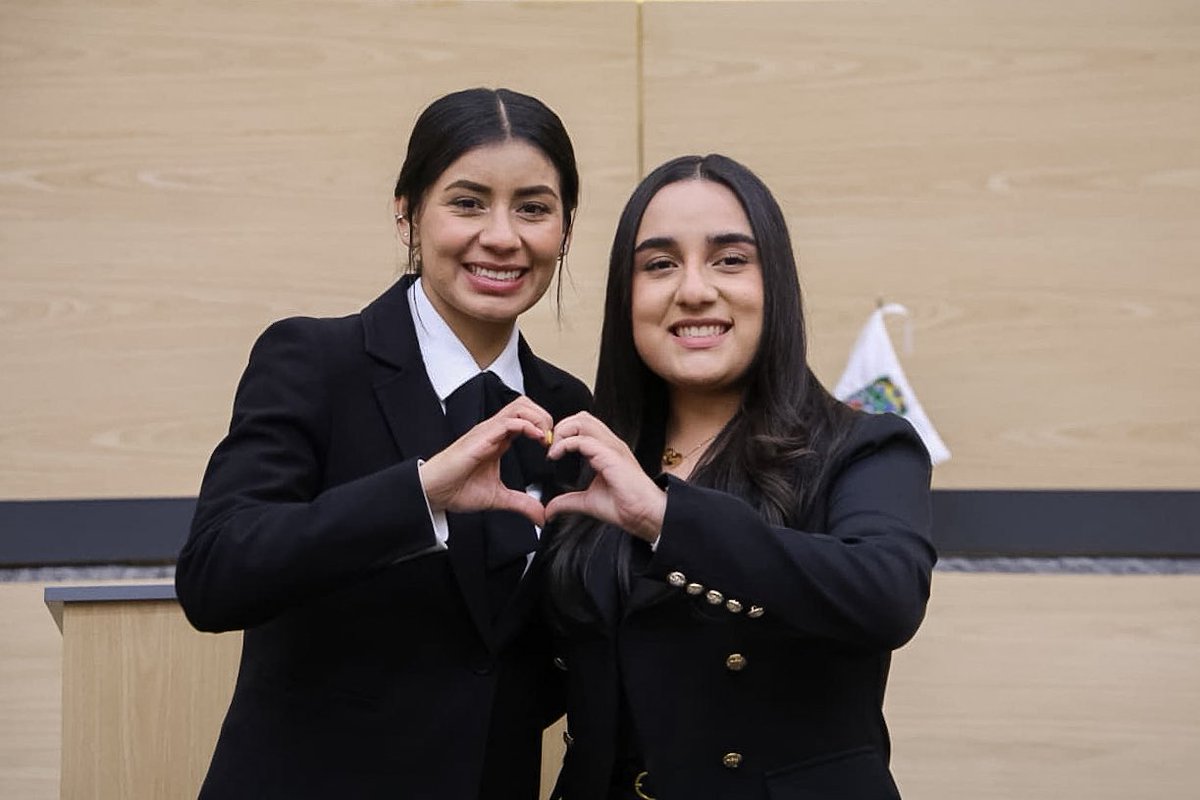 alexaespiidio's tweet photo. Ayer acompañamos a la Secretaria @OficialBonita1 en su comparecencia ante el @CongresoPue , donde quedó claro que cuando se apuesta por las #Juventudes, con visión, compromiso y trabajo en equipo, Puebla avanza con fuerza‼️✨ #PorAmorAPuebla 🫶🏼 @armentapuebla_ @DeporteGobPue https://t.co/qPeNQfIQzZ
