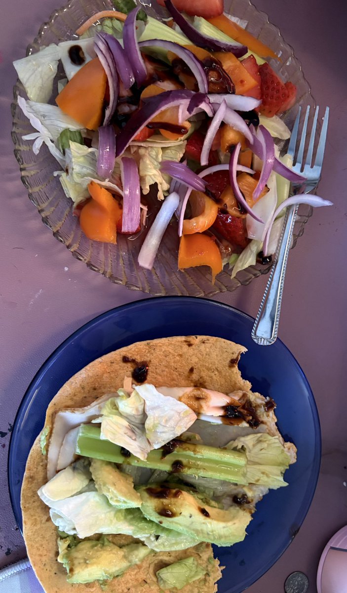 prettygrlem's tweet image. 1st day of angel diet  𐙚 ‧₊˚ ⋅
tried breakfast lunch and dinner, i feel very full and think i will be okay with combining them into one meal tomorrow. overall feel very full and not having a choice helps me follow the plan :) 
𐙚 ‧₊˚ ⋅ 1200cals total ♡ ♡ ♡