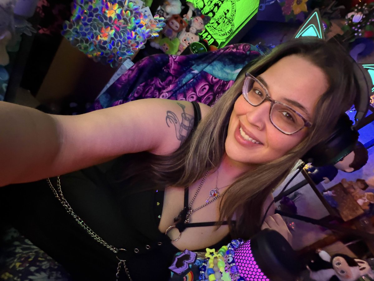 ✩⁺₊✩☽⋆ Toxic with a side of Chaos ⋆☾✩⁺₊✩   twitch.tv/bruised420 Come vibe and collect your <a href="/MarvelRivals/">Marvel Rivals</a> DROPS over at twitch.tv/bruised420 #spoilme #getwetsports #BeKinder #DragonsNest #DaddysMisfits #womeningaming #twitchvibes #twitchstreamer #lurkerswelcome