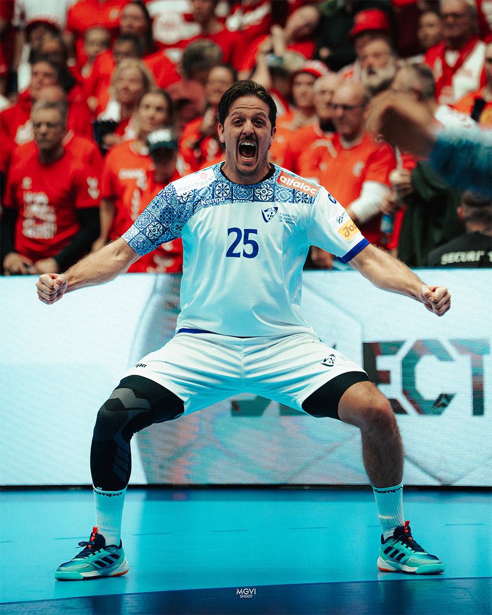 AndebolPortugal's tweet photo. Como vamos dormir hoje? 😴

𝙳𝚎 𝚜𝚘𝚛𝚛𝚒𝚜𝚘 𝚗𝚘𝚜 𝚕𝚊́𝚋𝚒𝚘𝚜 😁👋

📸 @mgvishoot
#PorMaresNuncaDantesNavegados #HeroisDoMar #PureGreatness https://t.co/vGBQSCBX2a