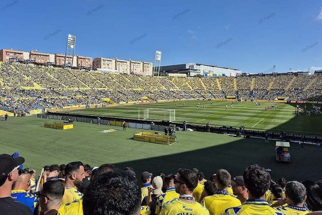 ¡Bombazo para el fútbol canario! ⚽️🔥
​El Estadio de Gran Canaria será la sede de la gran final de la Copa de la Reina el próximo 16 de mayo. 🏆🇮🇨
​✅ Acuerdo cerrado entre el Cabildo y la RFEF.
✅ El estadio (32.000 asientos) sigue sumando puntos para el Mundial 2030.
✅ Las