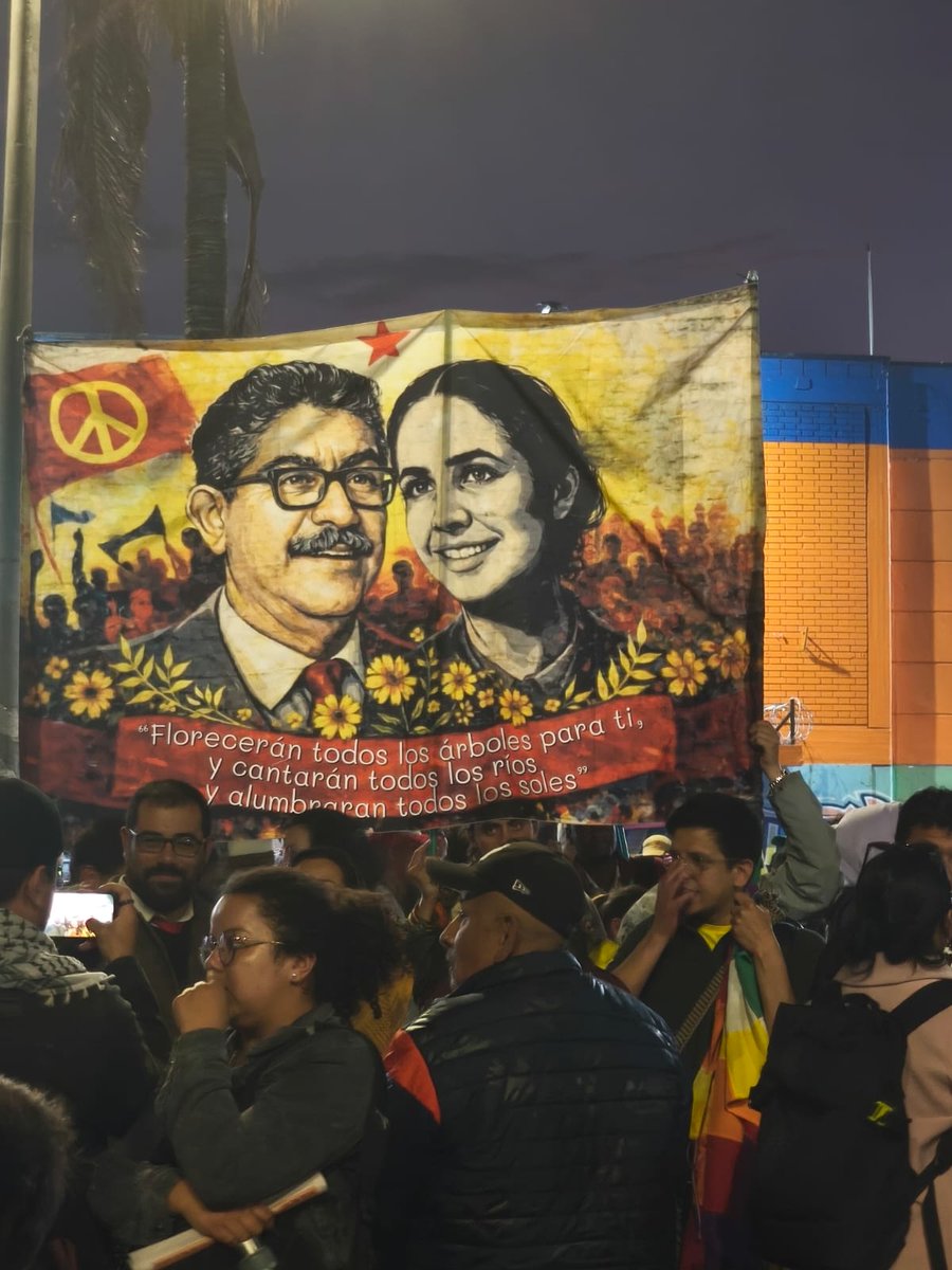 Iván Cepeda Castro es del barrio.
Inicia la visita a los barrios populares en todas las ciudades de Colombia.
La localidad del sur de la capital Kennedy- TechoTiba, vieron crecer al hijo de Yira y Manuel. 
#vota3vecespactohistorico
#votasenadoycamarapacto 
#VotaPacto