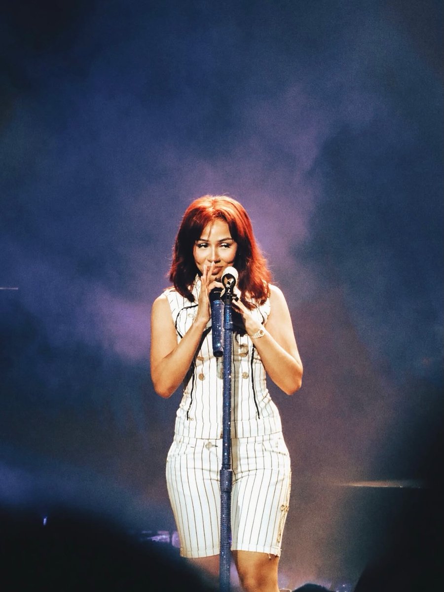 chartsmariahs's tweet photo. “Christmas in Toronto” has been added to Mariah the Scientist’s Hearts Sold Separately tour setlist. https://t.co/oIGWDu0hrZ