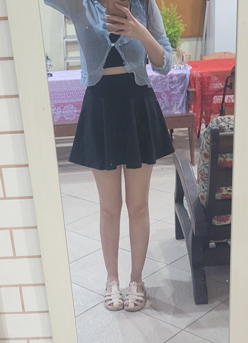 prettyvalues's tweet image. foto quando eu tinha 46kg pra ver se me motiva