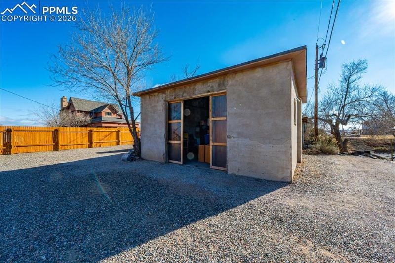 Peak_dream's tweet photo. Affordable cottage (recently renovated) with garage, yard space, and new roof! Just hit the market today + More new listings coming later this week.
https://t.co/3Pktj75WUT
#HomeForSale #HouseWithViews #MarbleStreet #FlorenceColorado #Cottage #HouseForSale #ResidentialRealEstate https://t.co/7n6NfZCpgB