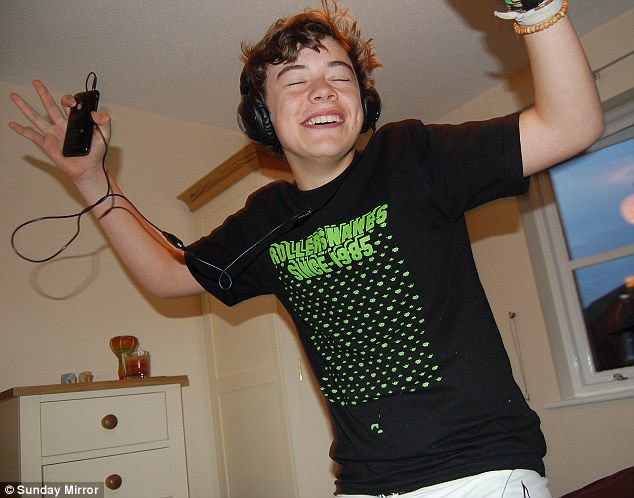 babyhcney's tweet image. same baby :’)