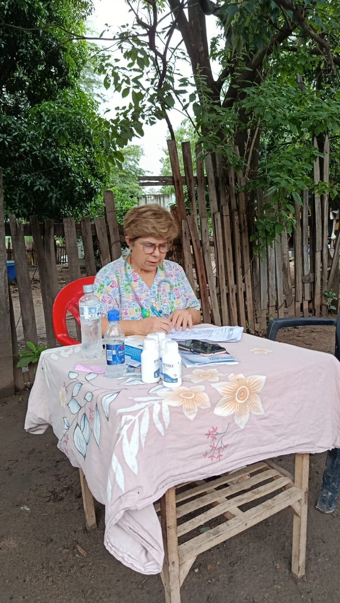 HAY COSAS QUE NO CAMBIAN
Con la misma ilusión de cuando era estudiante, puedo atender debajo de un árbol si hay infancias que necesitan acceder al derecho a la salud. No importa dónde, pero estar, acompañar, dar una mano con lo que sabemos hacer.