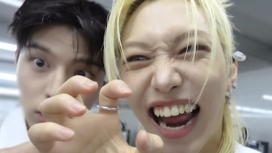 agustbiny's tweet photo. Single Dads Hit Me - Seunglix. 

Onde Seungmin envia uma mensagem para seu crush streamer após insistência dos amigos, Felix era apaixonado por pais solteiros e o Kim era um ótimo pai. https://t.co/WafgbhjI8G