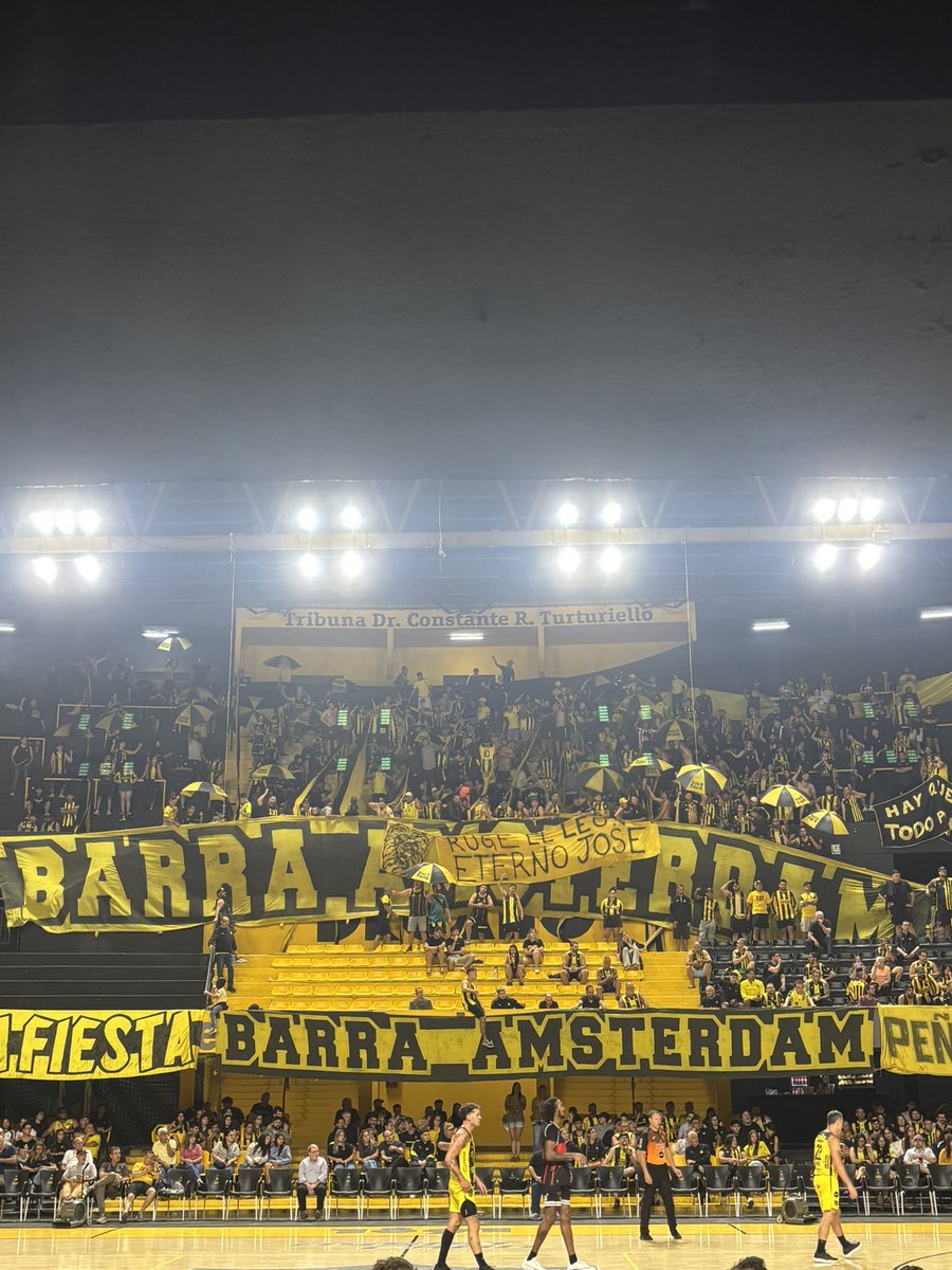 Volvió la gente al Palacio, primer paso importantísimo dado. 

Ahora, debe permitirse la venta al socio del CLUB ATLÉTICO Peñarol, siempre.