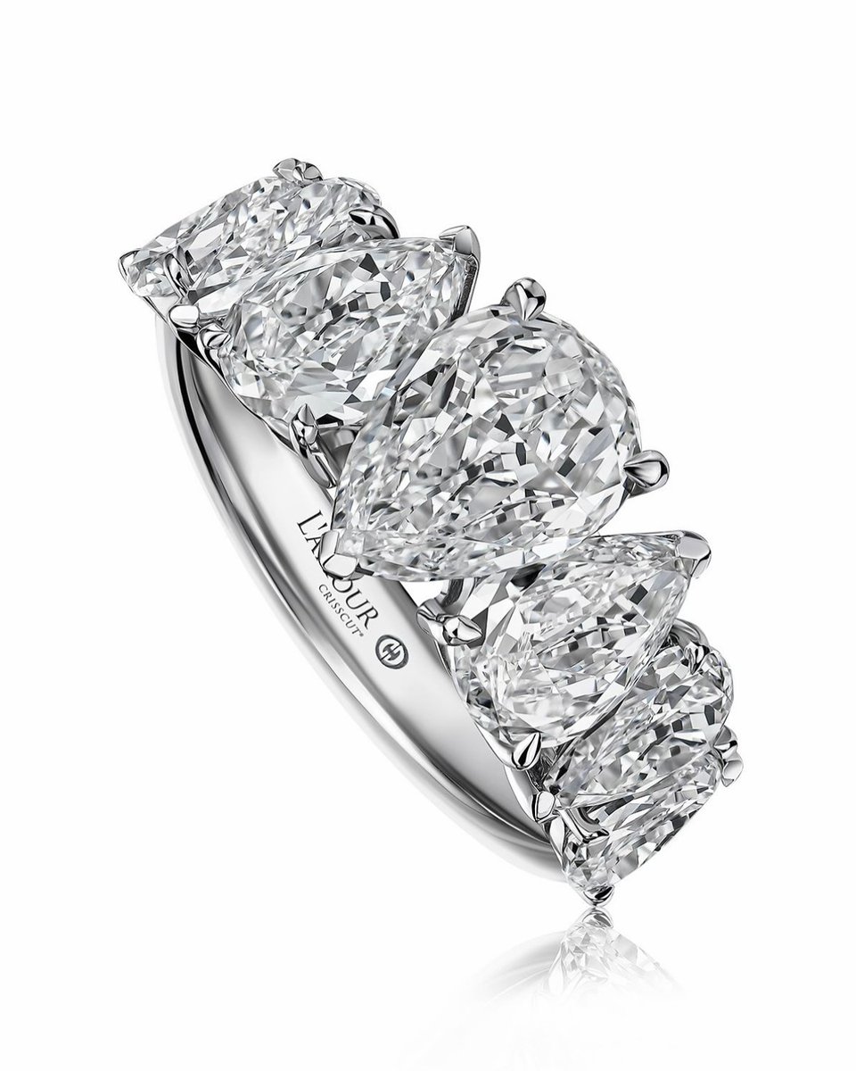 Sergiosjewelers's tweet image. Petals, polish, and plenty of shine. 

#ChristopherDesigns #SergiosJewelers #EllicottCity #ShopEllicottCity #FineJewelry