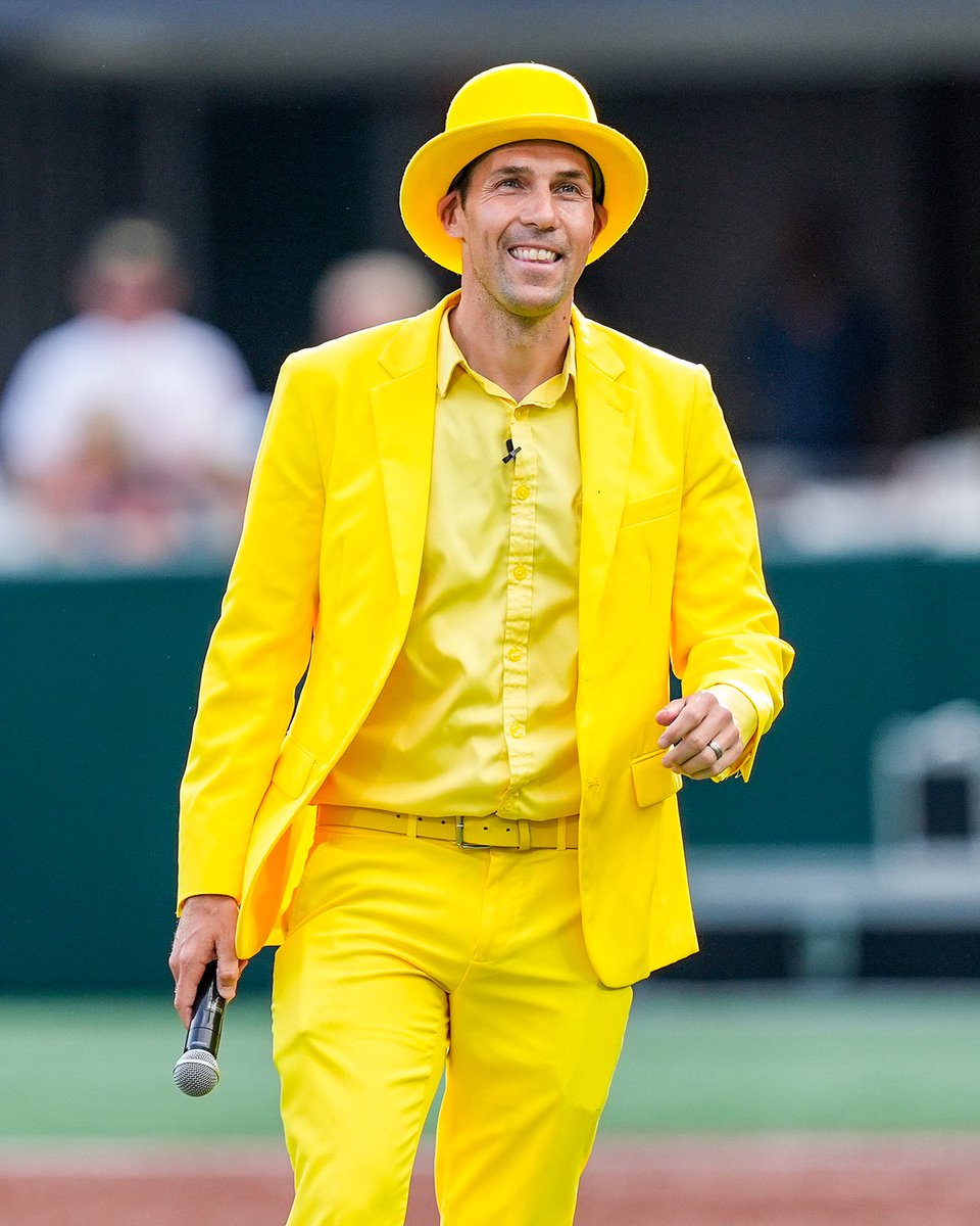 The numbers behind the Savannah Bananas in 2025:

🏟️ 113 shows played
🎟️ 2.2M tickets sold
👕 1.9M apparel items sold
📲 12.6M social media followers gained