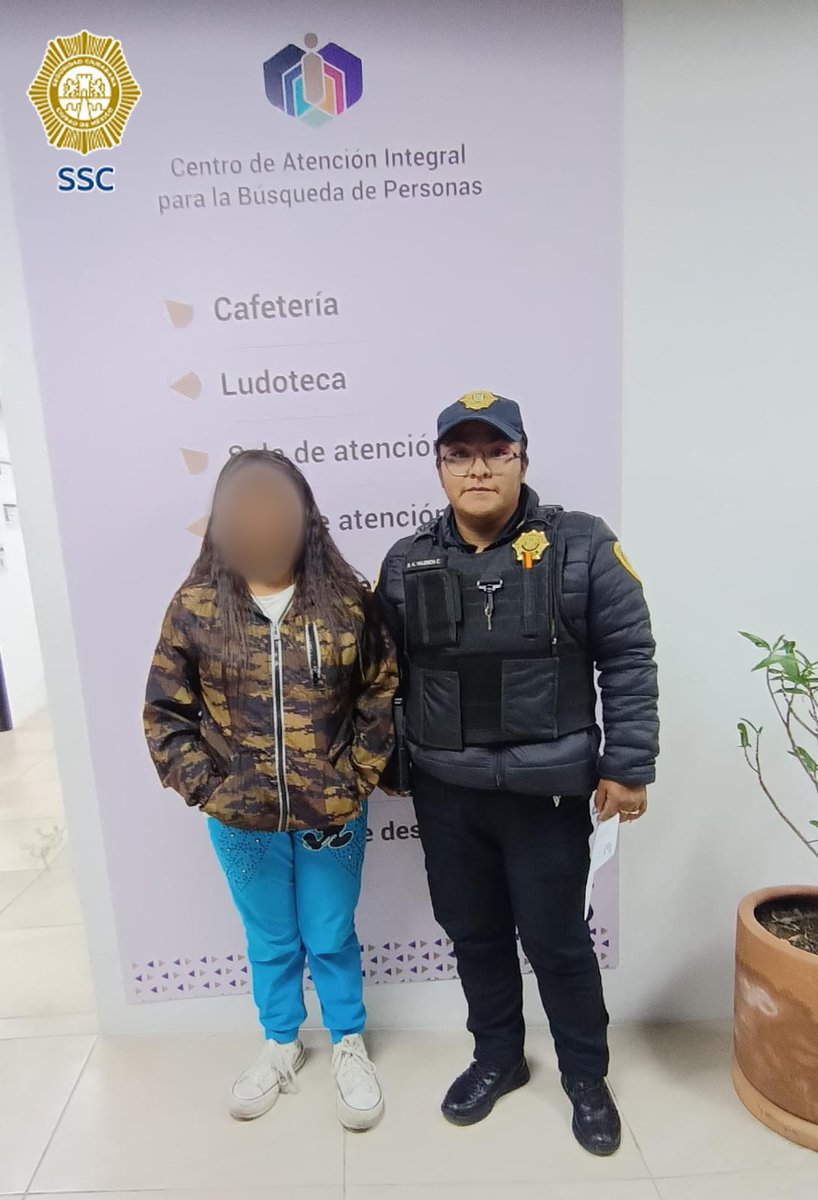 SSC_CDMX's tweet image. #TarjetaInformativa | Personal de la #SSC resguardó a una mujer que se encontraba desorientada en calles de la colonia #Polanco, Tercera Sección, de la @AlcaldiaMHmx.

Mientras los efectivos realizaban sus funciones de seguridad y vigilancia en la referida zona, observaron a una