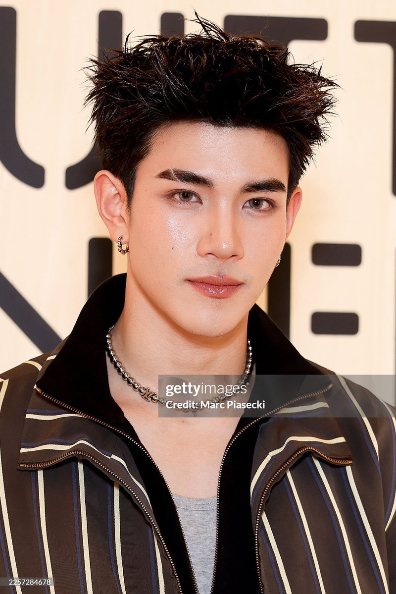 nongsiii's tweet image. Fourth attends the Louis Vuitton Menswear Fall/Winter 2026-2027 show as part of Paris Fashion Week on January 20, 2026 in Paris, France🫣✨

cr: gettyimages (4)

FOURTH LV FRONT ROW PFW26

#LVMENFW26xFOURTH #LVMenFW26 
#LouisVuitton #Fourthnattawat