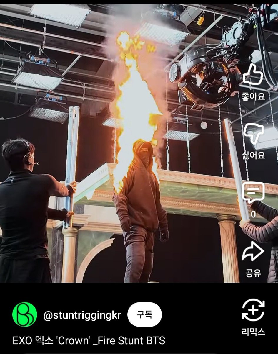 D_0112_exo's tweet image. 뮤비시작부분 찬열이 cg가 아니라 대역분이 직접 몸에 불 붙인 건가봐...