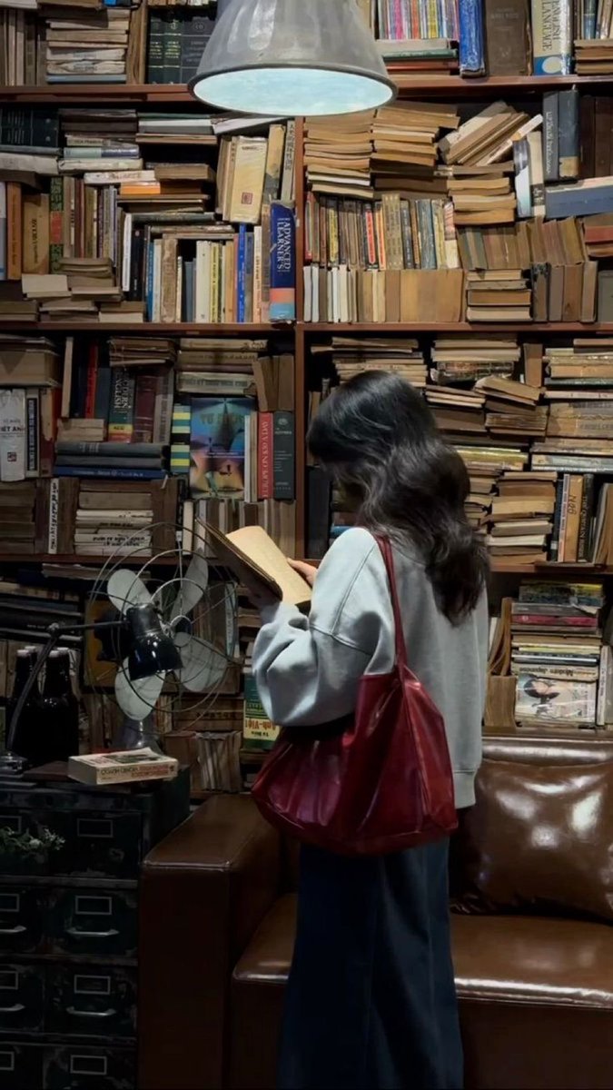 fairystudies's tweet image. ⌕ #studytwt #studytwtbr

ㅤ    – Giovanna 🦋 
        – 24 anos
ㅤ    – 3° ano no vestibular de medicina
        – foco: enem/uerj
♡ : taylor swift, livros, gatos, café