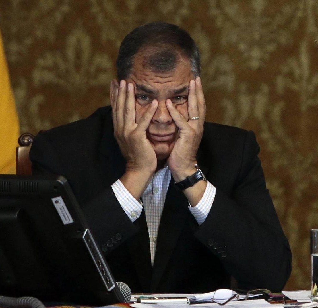 Correa viendo como la nueva Presidenta de la Revolución Ciudadana aceptó todo el Caso Metástasis, cuando el se paso 2 año negando todo: