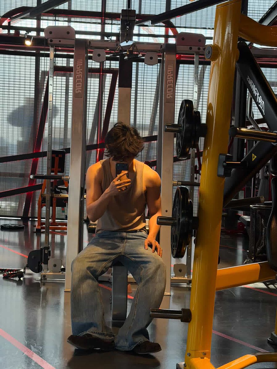 LiannaCamilla's tweet image. gue masih heran kenapa joong sangat amat DOYAN olahraga pake jins? gue yang liat engap😭

#จุงอาเชน #JoongArchen