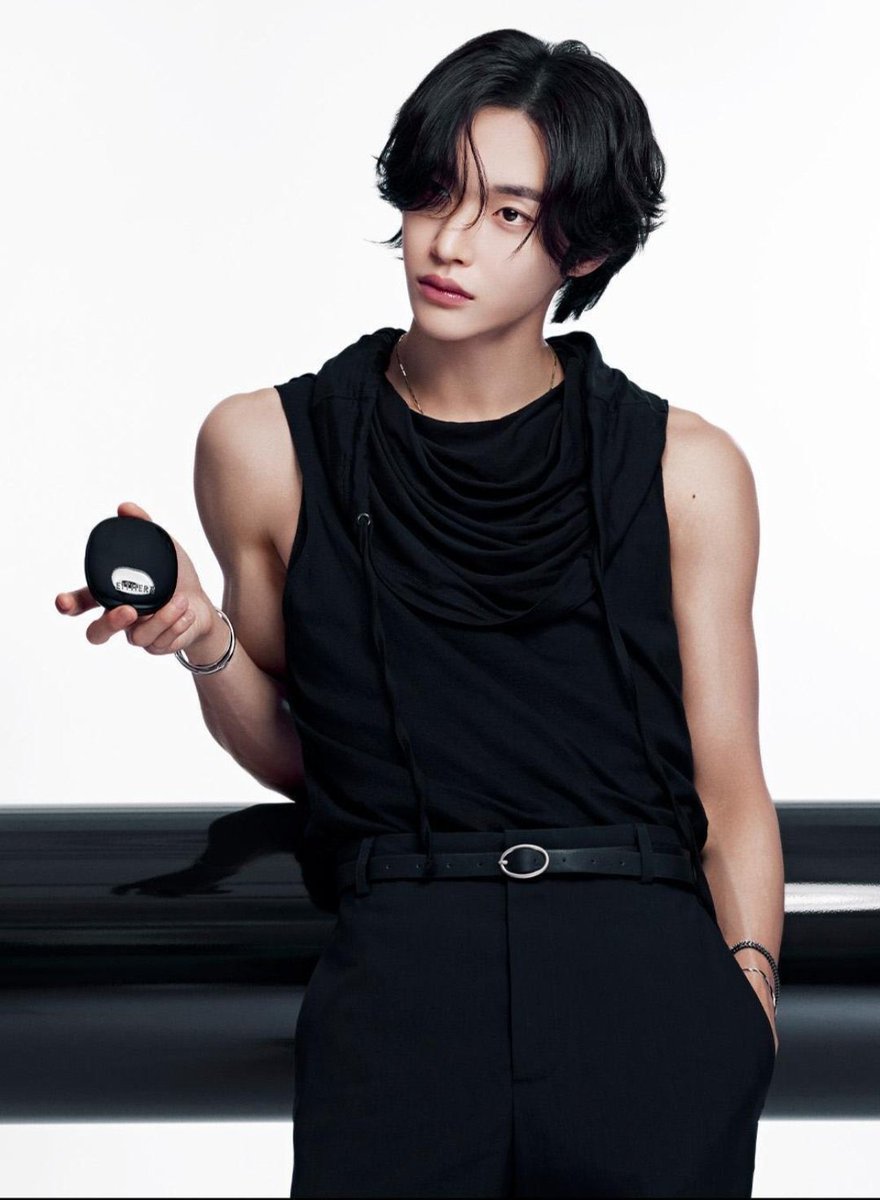 วอนบินเหมาะกับออลแบลคมากเลย พรีเซนเตอร์หล่อมาก🥺🐈‍⬛