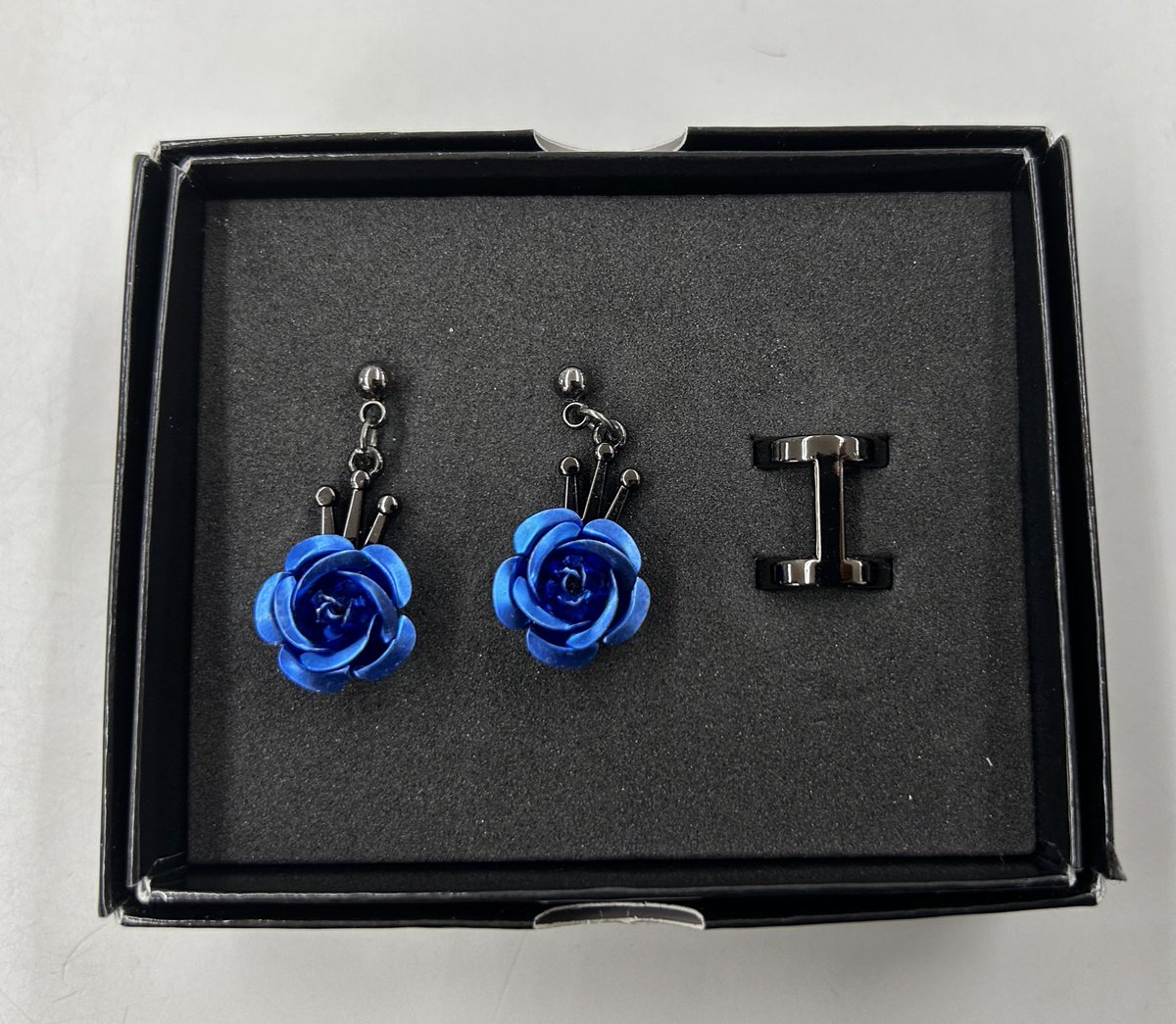 Ado 2ndワンマンライブ「カムパネルラ」のオフィシャルグッズである Ado 2ndワンマンライブ「カムパネルラ」のオフィシャルグッズである