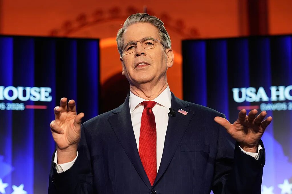 DailyBeijing's tweet image. 美国政府首次回应“斩杀线”
U.S. Government's First Response to the "Kill Line"! When asked about the "#killline" (a term from gaming culture describing a harsh reality in the U.S.: a job loss, medical emergency, or unexpected bill could push an ordinary person from stability into