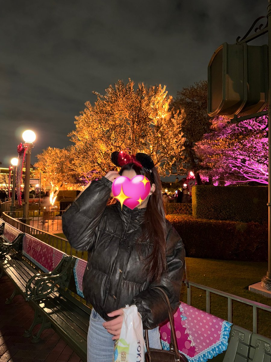 waaahimadayo's tweet photo. 日本最後の思い出はディズニー🐭
毎日バイトと遊び＋シェアハウス住んでてほぼ寝てない生活だったけど、過去1充実してて最高の冬休み❤️‍🔥
日本安い！！で豪遊しまくっちゃった冬でした。アメリカ帰ったら貧乏生活します。 https://t.co/AnOX0x05DO