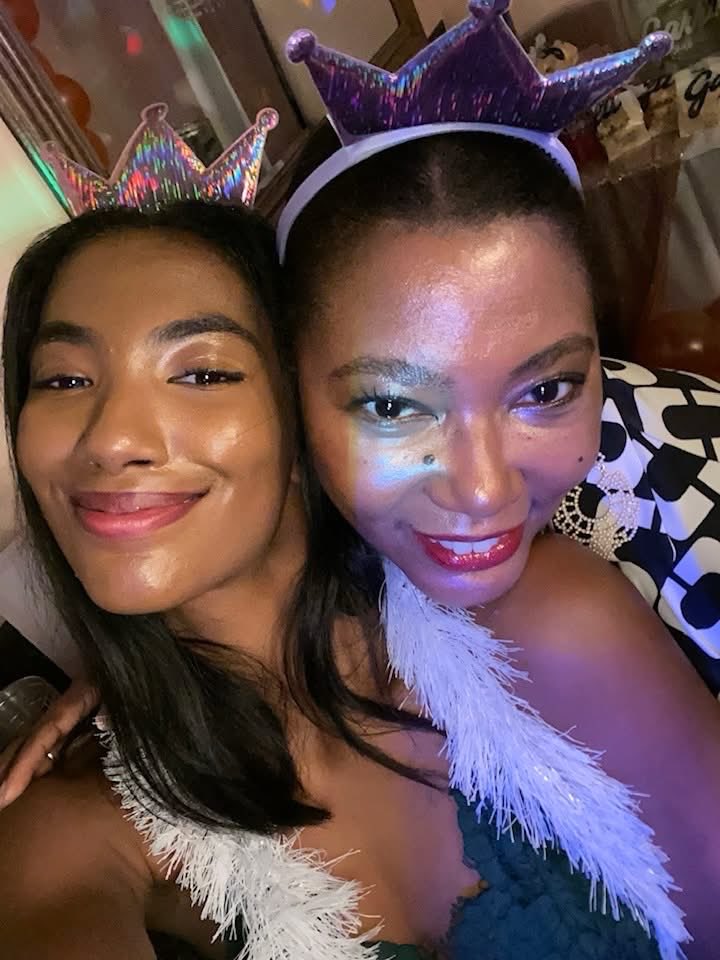 MarseilleFrance's tweet image. Wishing everyone a beautiful day, week, year replete with beautiful moments… 🥳😇🩷 #blessings #joy #laughter #MomDaughterFun Even greater things are yet to come.🌺🌺🌺🌺🌺🌺🌺🌺🌺🌺🌺