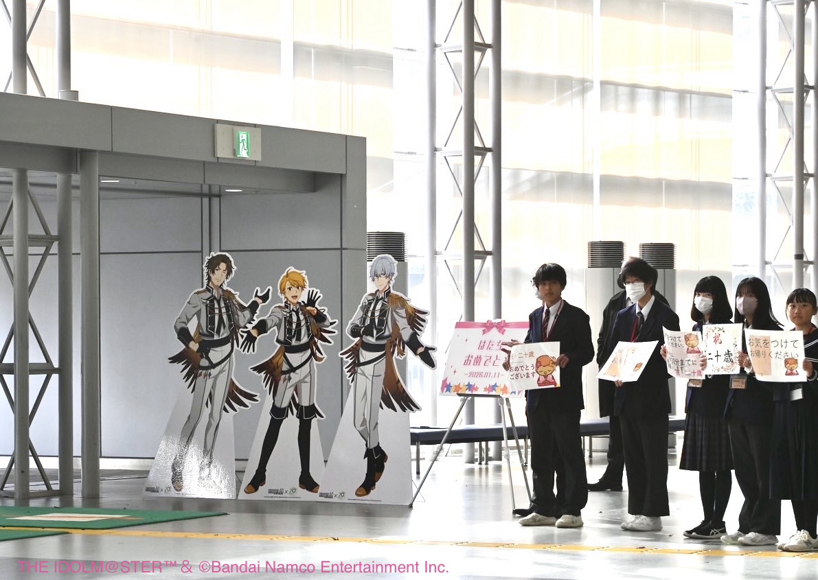 fuppy_fukuroi's tweet image. 【㊗袋井市 はたちの集い】
今月11日にエコパアリーナにて開催された「はたちの集い」にS.E.Mの皆さんにも立ち会っていただいたのです！
暖かく優しい眼差しで、希望に満ちた若者たちの新たな門出を見守ってくれたのですよ……(。；θ；）
#袋井SEMコラボ