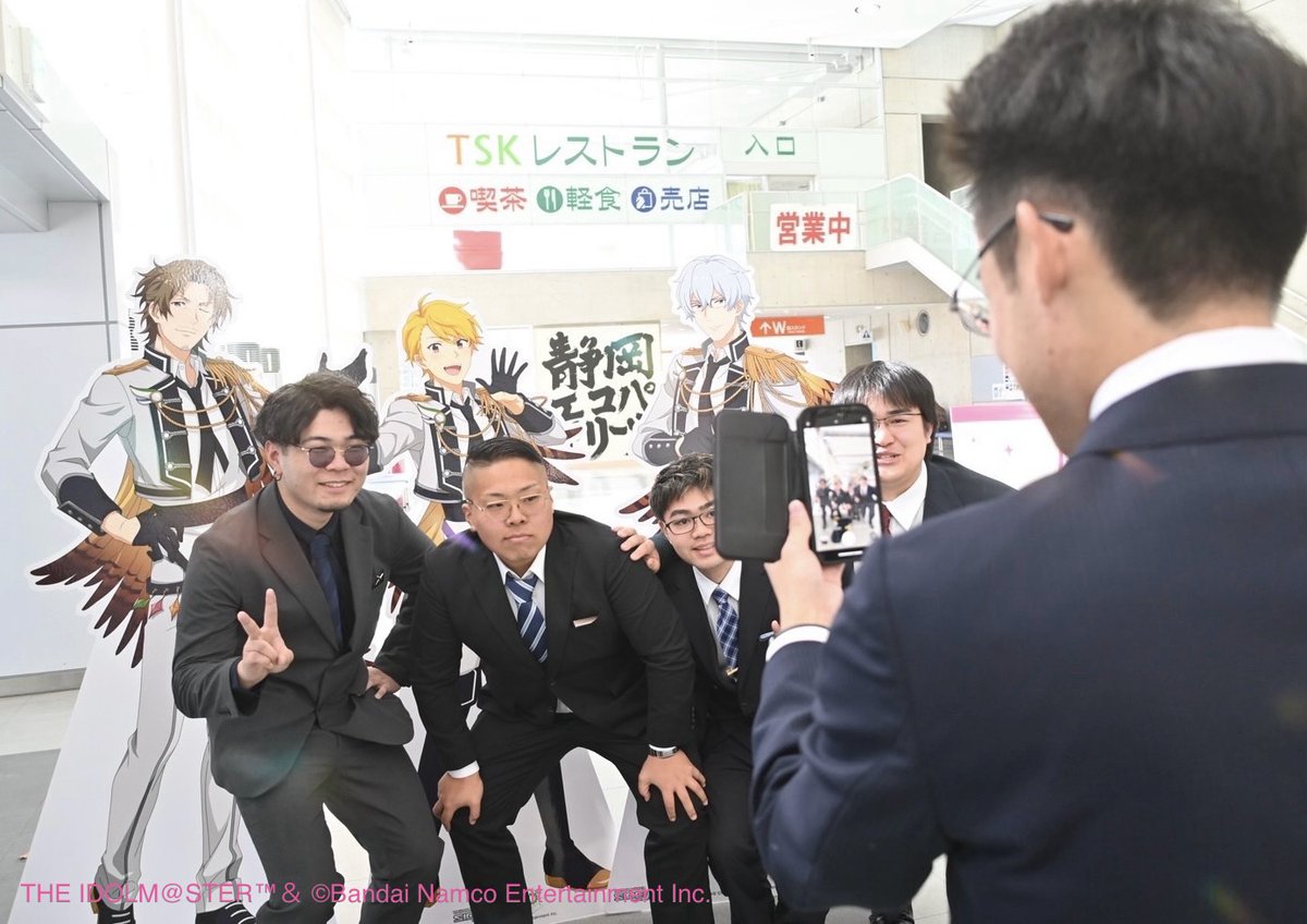 fuppy_fukuroi's tweet image. 【㊗袋井市 はたちの集い】
今月11日にエコパアリーナにて開催された「はたちの集い」にS.E.Mの皆さんにも立ち会っていただいたのです！
暖かく優しい眼差しで、希望に満ちた若者たちの新たな門出を見守ってくれたのですよ……(。；θ；）
#袋井SEMコラボ