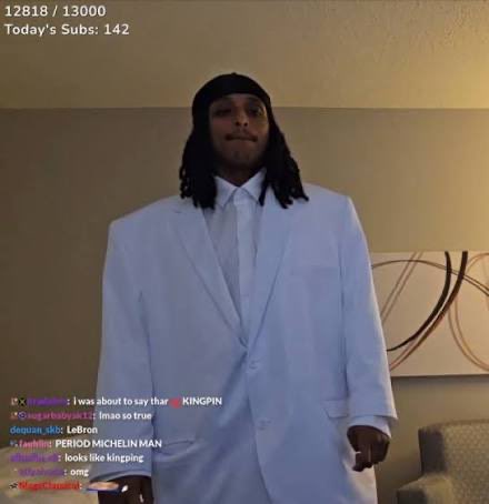 mmca_OO's tweet photo. Good thing he didn’t get invited, fashion week wasn’t ready for the big 00 https://t.co/Y5Zy8HnQKM