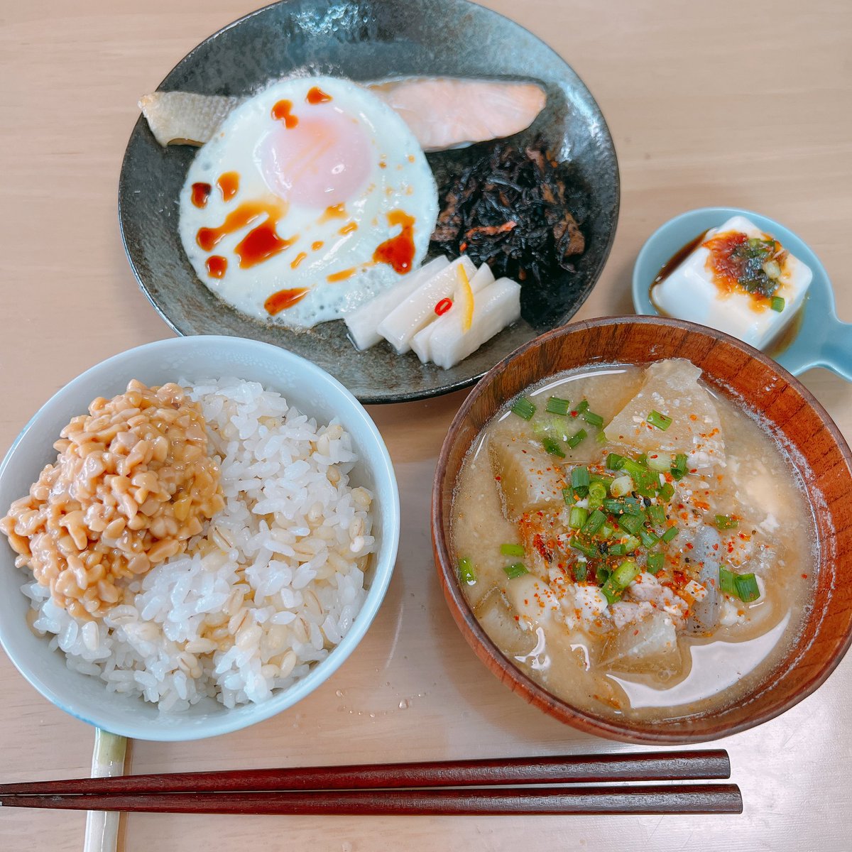 日本人って感じの朝ご飯食べた🥺
15時まで働くぞ〜✊