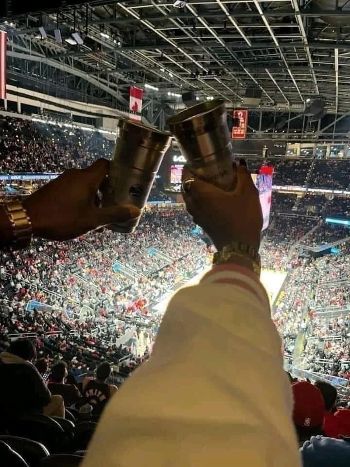AfterHoursIndex's tweet photo. Date night at an NBA game is on my bucket list 🏀✨ https://t.co/ZypUrBQfrk