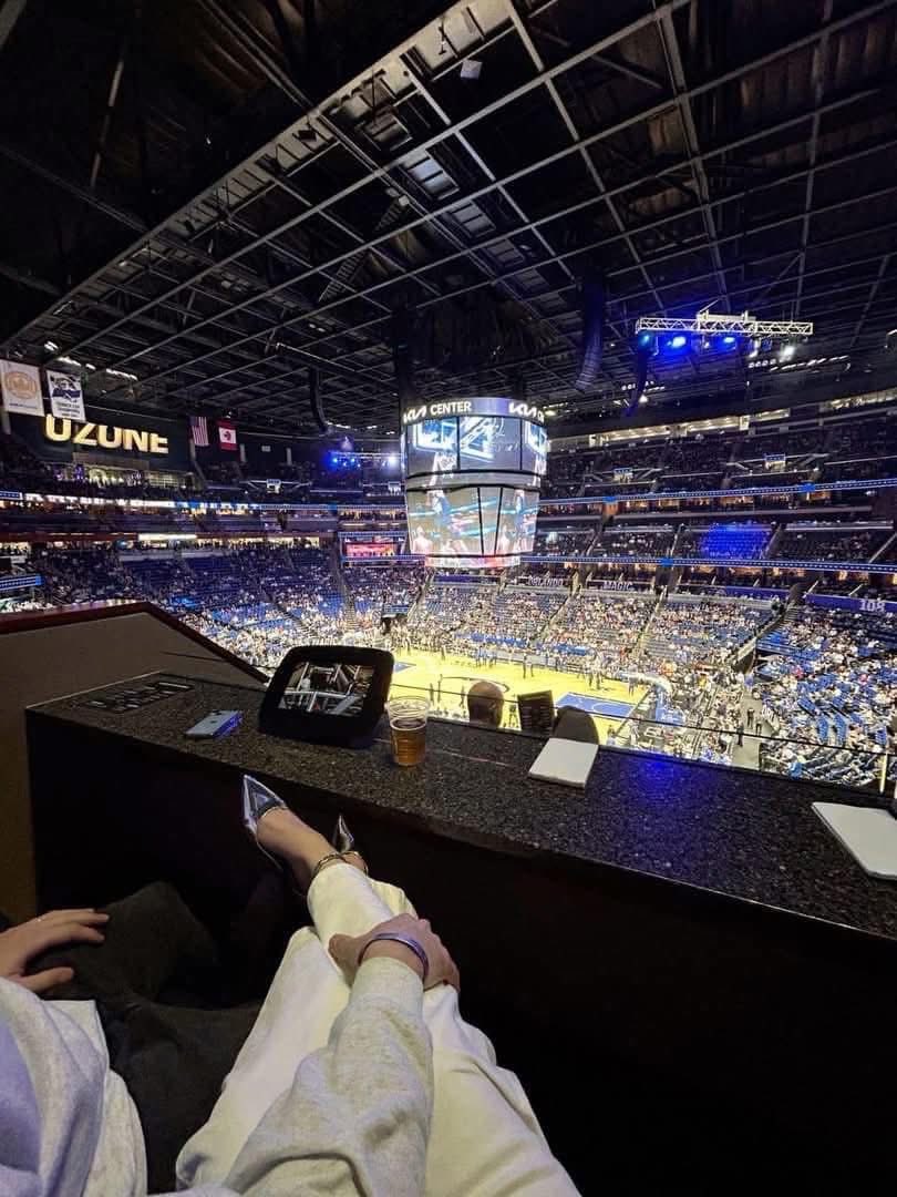 AfterHoursIndex's tweet photo. Date night at an NBA game is on my bucket list 🏀✨ https://t.co/ZypUrBQfrk