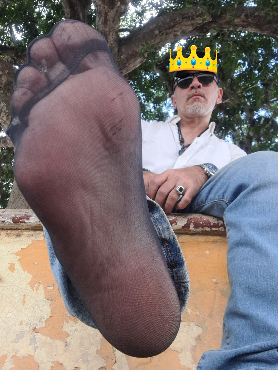 DavoMendez50's tweet photo. Necesito una nariz que pueda oler el momento.
#sheer #sheersocks #calcetines #pies #ultrasheer #ejecutivos https://t.co/9KO4FYcRqC