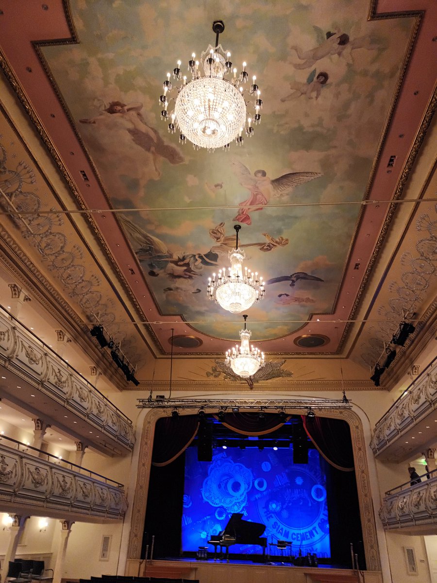 kristallnaach's tweet photo. Wow..sensationelle Location 🥰

#Erfurt #Kaisersaal #Heimspiel

🤘#WolfgangNiedecken liest &amp; singt
aus dem Leben..am Piano ♥️ Mike
#Herting.."Zwischen Start und Ziel..."

#unheilbar 🎶🎼🎷🎸🎤🤘#BAP
#Niedecken ♥ #NiedeckensBAP https://t.co/3MBLCYP5vg