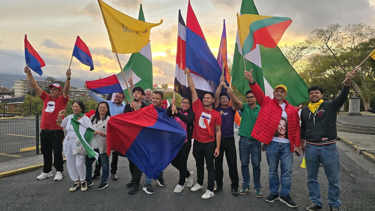 D E M O C R A C I A 🇨🇷 
No dejemos que nos quiten la libertad de pensar diferente.