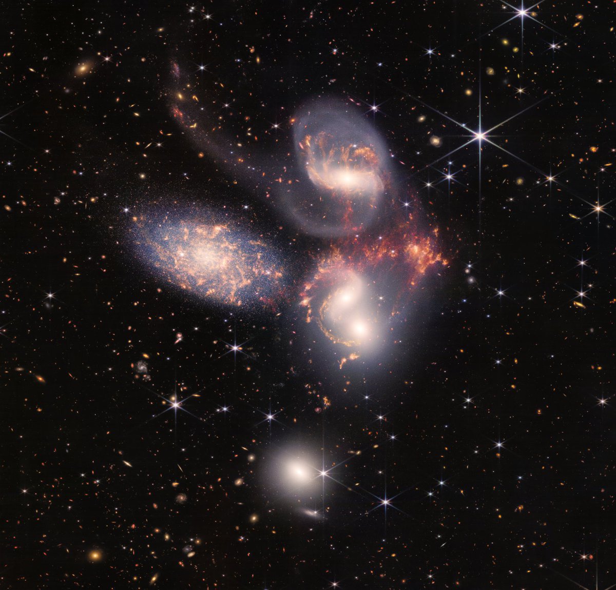 Hubble vs JWST view of Stephan's Quintet