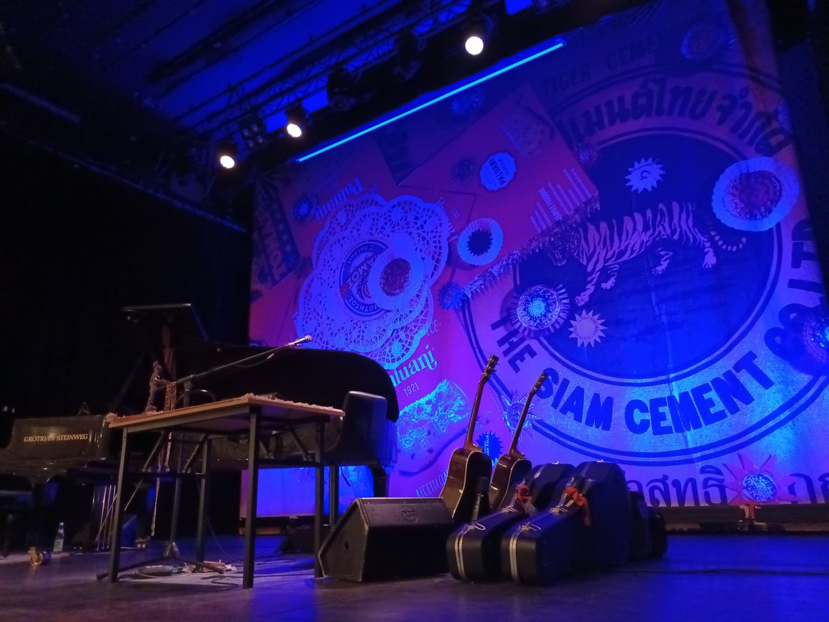 kristallnaach's tweet photo. ..wiedermal grandios..🎶🎼🎷🎸🎤🤘
#Heimspiel #Erfurt #Kaisersaal 

🤘#WolfgangNiedecken liest &amp; singt
aus dem Leben..am Piano ♥️ Mike
#Herting.."Zwischen Start und Ziel..."

#unheilbar 🎶🎼🎷🎸🎤🤘#BAP
#Niedecken ♥ #NiedeckensBAP https://t.co/39oVRwrU7s