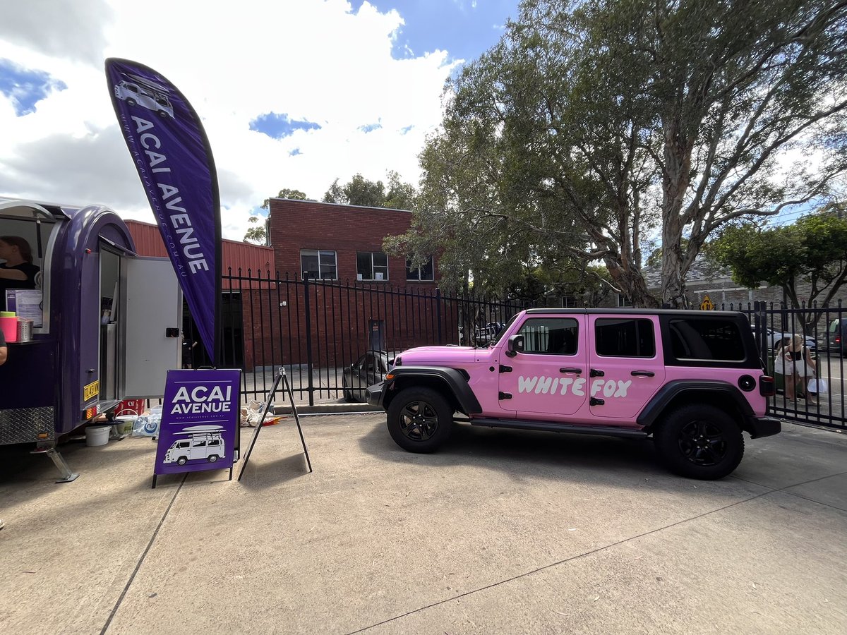 全市的teenage girls今天都在这了……