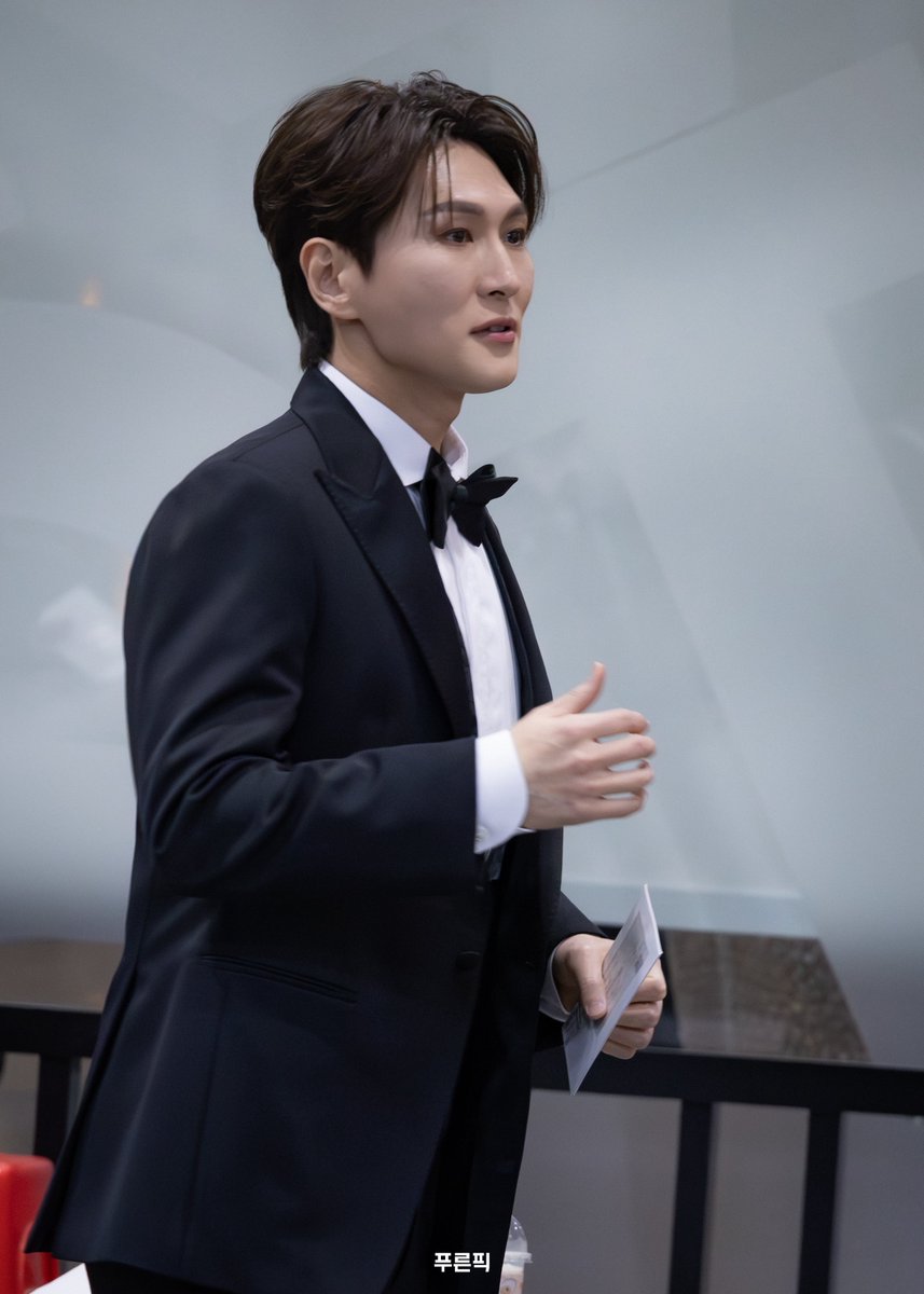 2026.01.19 한국뮤지컬어워즈
#푸른_사진

#박은태 
 
.....드레스업 좋은거였네.. ෆ˙ᵕ˙ෆ