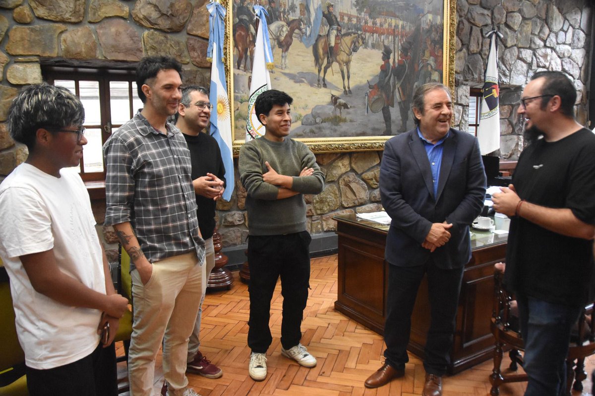 Alberto Bernis recibió a la Selección Jujeña de Phygital Fútbol, que representará a la provincia de Jujuy en la Copa Argentina Phygital: Rivals Edition, los días 24 y 25 de enero en Buenos Aires. Será la primera participación oficial de Jujuy en esta disciplina emergente. ⚽🎮